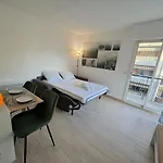 Calme Et Ensoleille Balcon Quartier Port Nice