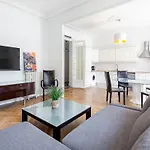 Grand Climatise Centre Apartment