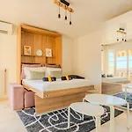 Terrace Ac Lift - Old Town | By Airnest Apartment