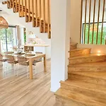 Moderne Pour 8 Personnes - Vue Sur ! Villa