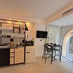 ⁂ Studio Vieux-Nice Climatise: Charme Commodites