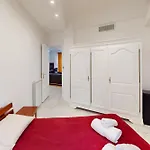 Bright Air-conditioned Flat In The Centre *