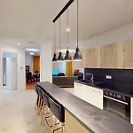 Bright Air-conditioned Flat In The Centre Apartment