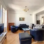 Bright Air-Conditioned Flat In The City Centre