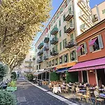 New! Remodeled In The Heart Of Nice, 3 Min, 2br, Ac, Elevator, Amazing Little Terrace, Location! Apartment *