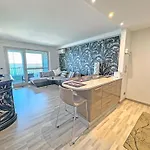 Panoramic Pebbles Azur