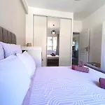 Near Port & City - Private Parking - Full Apartment Apartment Nice