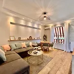 Near Port & City - Private Parking & Breakfast - Full Apartment