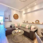 Near Port & City - Private Parking - Full Apartment *