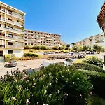 Near Port & City - Private Parking & Breakfast - Full Apartment