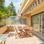 Lovely 1Br Flat With Terrace & Private Pool Access