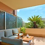 Lovely 1Br Flat With Terrace & Private Pool Access