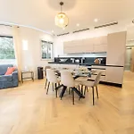 Magnifique Appartement Avec Piscine Et Jardin