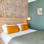 Hotel De France, Un Ammi