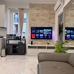 Bright, Central & Stylish 3 Min Walk To The Sea