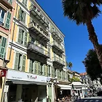 Apartment New! Remodeled & Spacious 4 Bedroom - 3 Bath - Heart Of - Ac In - With A Large Elevator