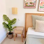 Chic & Cosy Proche Apartment