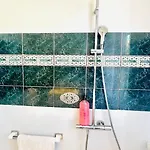 Sublime 2 Bedroom Spacious And Bright Ac Private Parking *