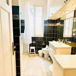 Sublime 2 Bedroom Spacious And Bright Ac Private Parking Nice