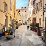 Bright, & Stylish 3 Min Walk To The Sea
