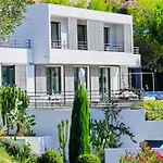 Contemporary Villa With Sea View, Infinity Swimming Pool, Gym , Cinema Room,Lift