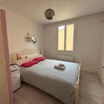 Charming House Near Center With New Air Conditioner Nice