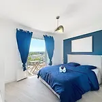 Beautiful 4 Sea Airport Apartment