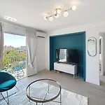 Beautiful 4 Sea Airport Apartment