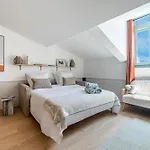 Apartment Exceptional Location, 2br Right On Place Massena, Newly Renovated Nice