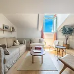Apartment Exceptional Location, 2br Right On Place Massena, Newly Renovated Nice