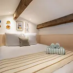 Apartment Exceptional Location, 2br Right On Place Massena, Newly Renovated