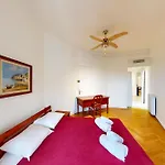 Bright Air-Conditioned Flat In The City Centre