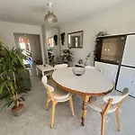 Beautiful 2 Bedroom Apartment Port - 5 Min To Beaches