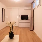 Place Massena Apartment Nice