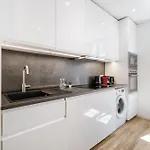 Renting - Republique - Garibaldi Chic 3 Bedrooms 3 Bathrooms Balcony Aircon Apartment