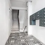 Renting - Republique - Garibaldi Chic 3 Bedrooms 3 Bathrooms Balcony Aircon Nice