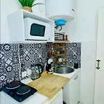 Studio In The Center Balcony Ac