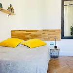 Studio In The Center Balcony Ac