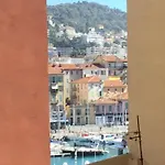 Nice port quartier antiquaire