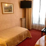 Hotel Busby 3*