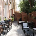 Busby Hotel 3*