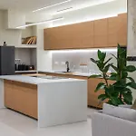 Extra Spacious Modern Hub Center Apartment