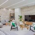 Extra Spacious Modern Hub Center * Nice