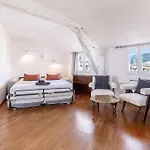 Apartment Charming Peaceful Haven In The Golden Square, Air-conditioned