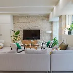 Extra Spacious Modern Hub Center Apartment Nice