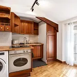 Charming Peaceful Haven In The Golden Square, Air-conditioned Apartment *