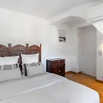 Charming Peaceful Haven In The Golden Square, Air-conditioned Apartment *