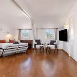 Apartment Charming Peaceful Haven In The Golden Square, Air-conditioned