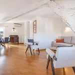 Charming Peaceful Haven In The Golden Square, Air-conditioned * Nice