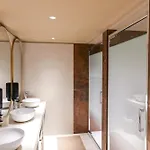 Extra Spacious Modern Hub Center Apartment Nice